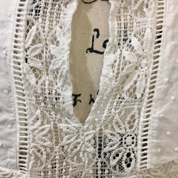 SIGNATURE STUDIO Lace & Eyelet Tunic - Picture 9 of 14